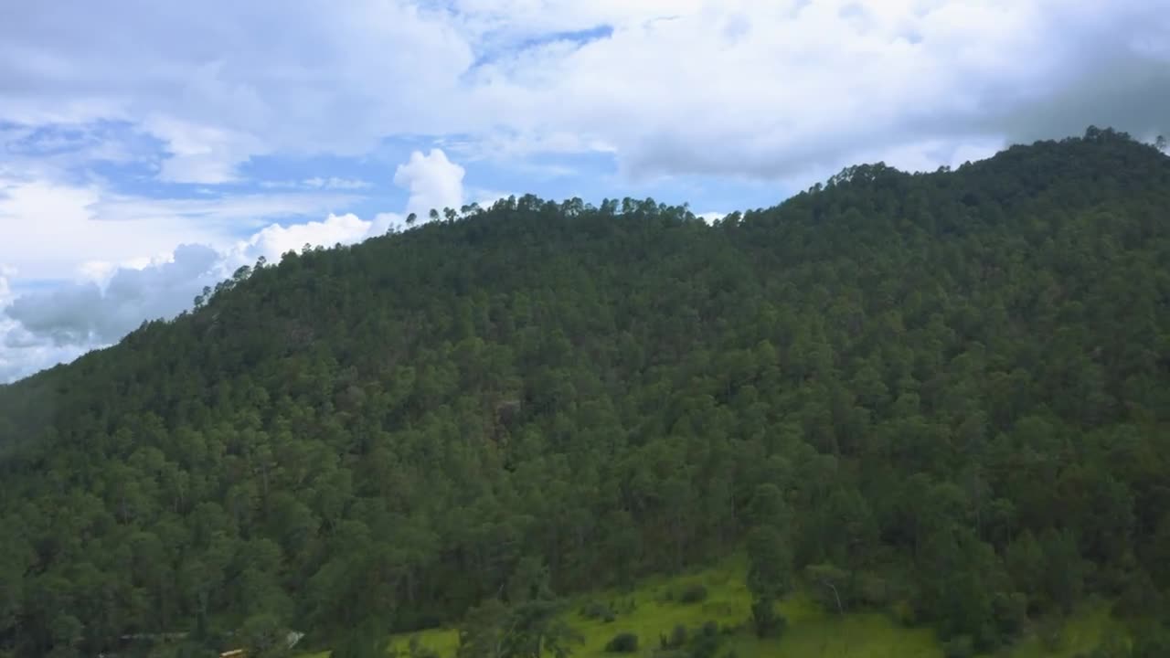绿色山野航拍